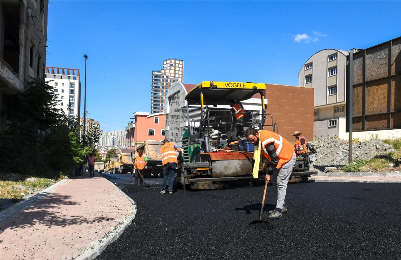 Esenyurt’ta Asfalt Çalışmaları Devam Ediyor