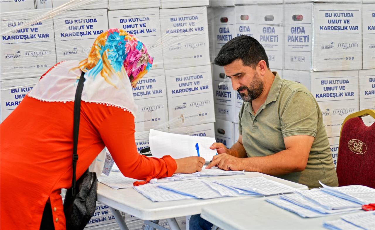 Öğrencilerin Kırtasiye Malzemeleri Esenyurt Belediyesi’nden