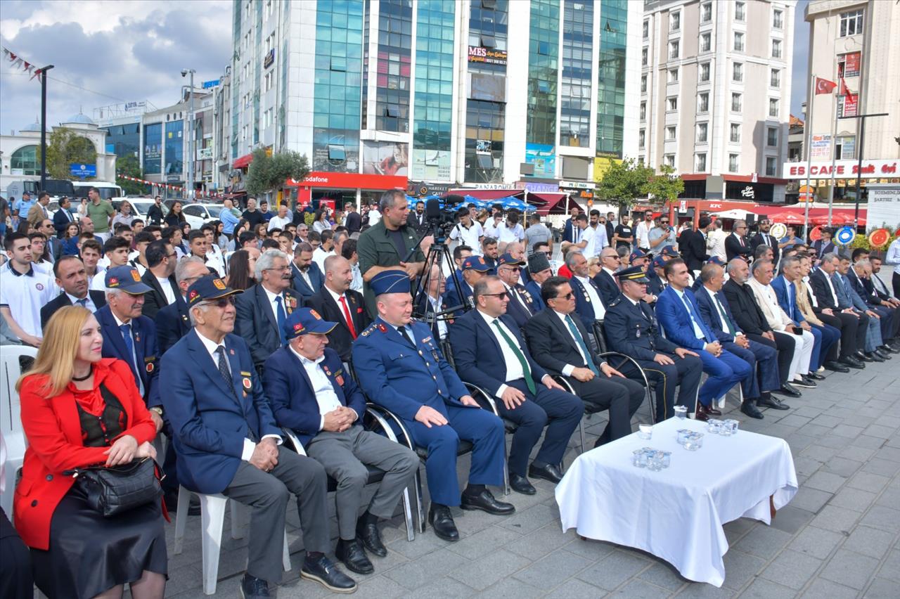 Esenyurt’ta Gaziler Günü Anmasında Duygu Dolu Anlar