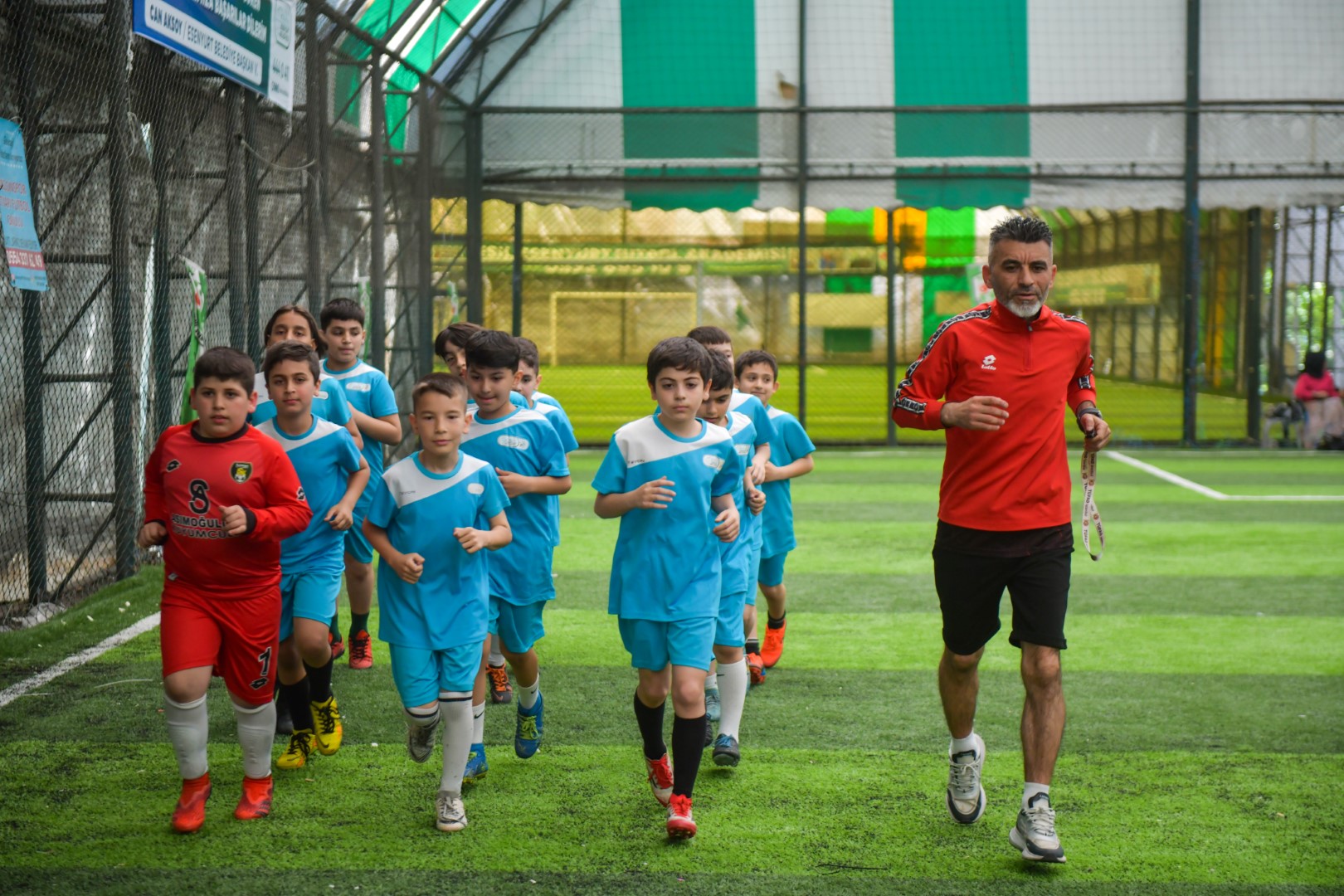 Esenyurt Belediyesi’nden Geleceğin Futbolcularına Destek