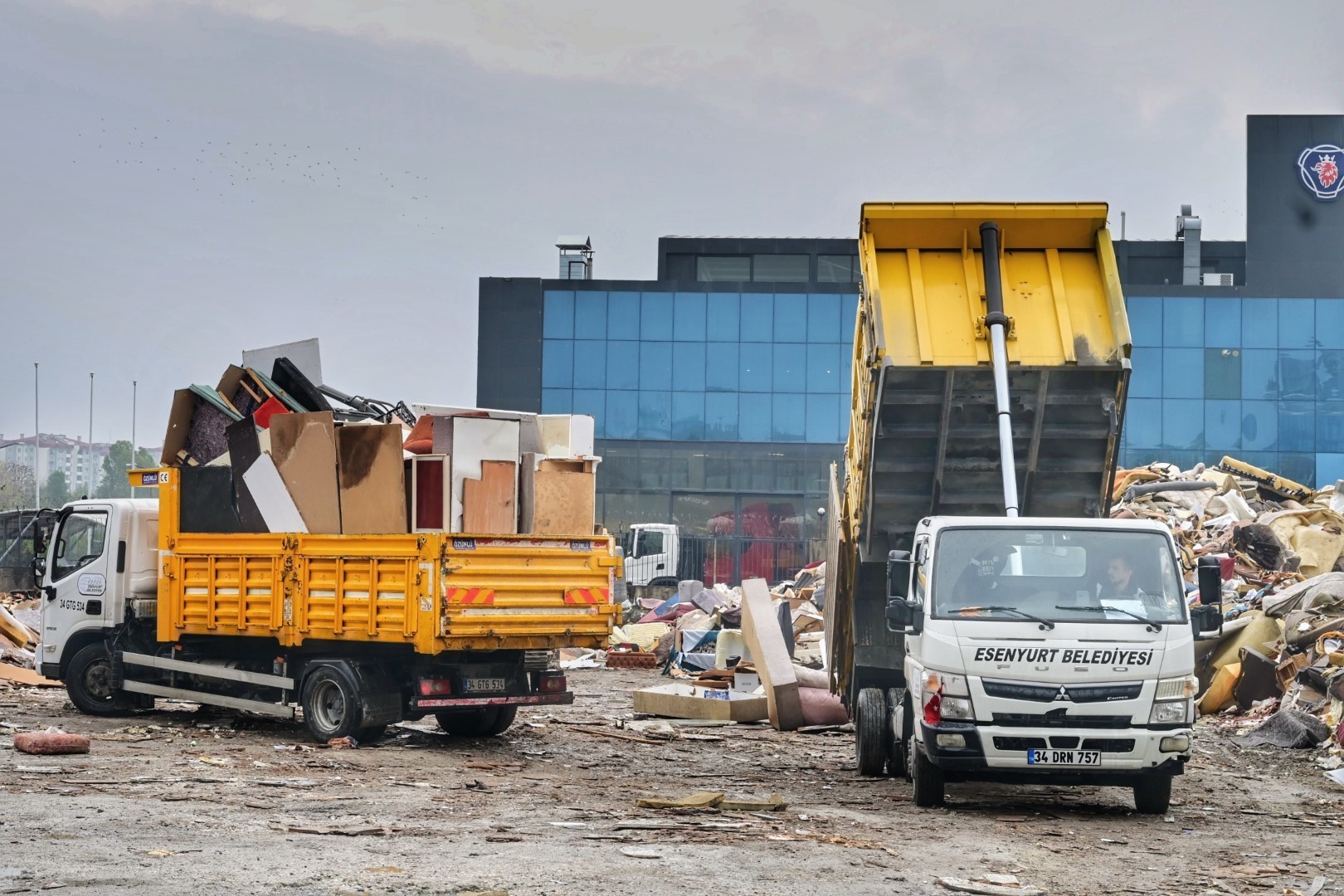 Esenyurt’ta Temizlik Hareketi Sürüyor: Kaba Atıklar Doğaya Zarar Vermeden Bertaraf Ediliyor