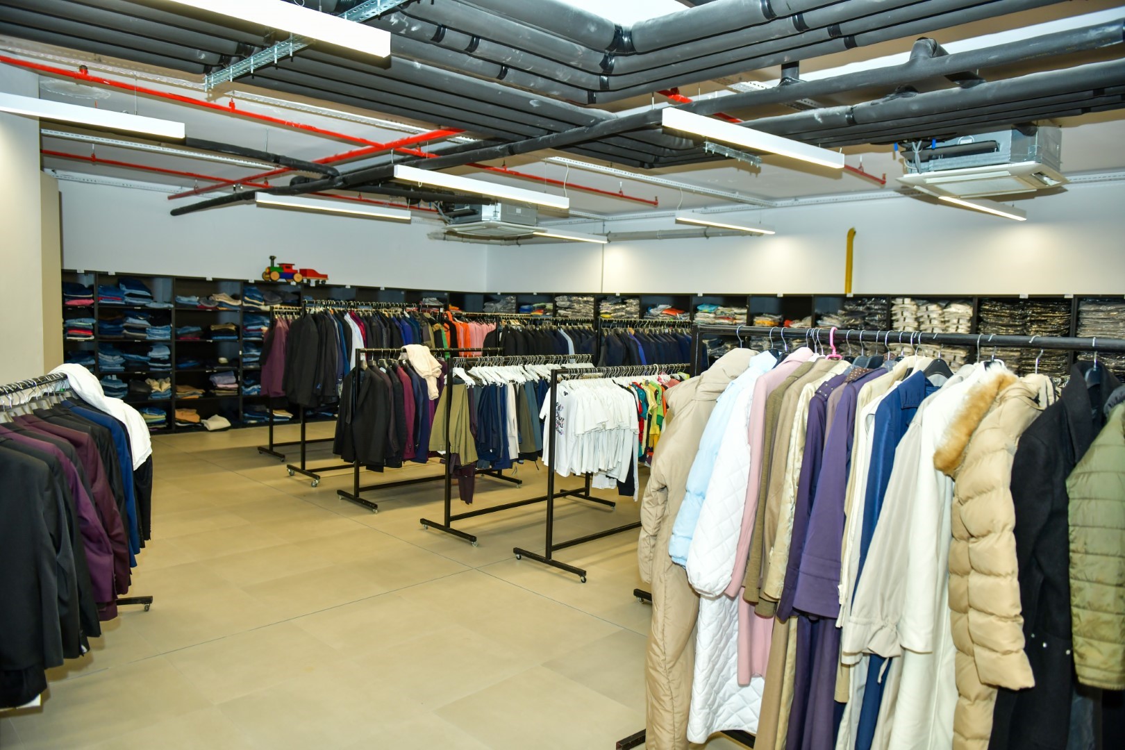 Esenyurt Belediyesi’nden Derman Çarşı ile Binlerce Vatandaşa Destek